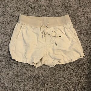 Gap Tan Shorts Size Small EUC